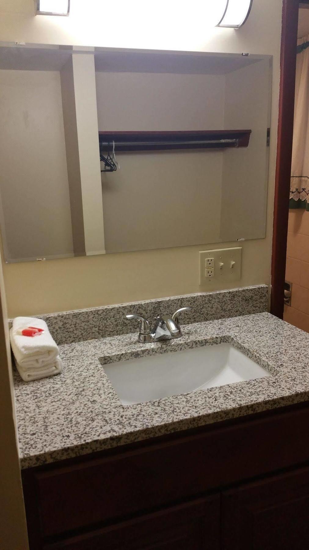 Dartmouth Motor Inn Luaran gambar